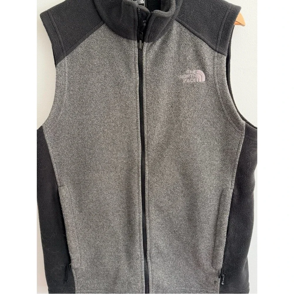 The North Face Fleece Vest Men's Medium Gray Black Full Zip Hiking Outdoor Zip